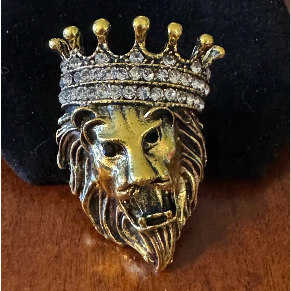 Badass Lion, with Rhinestone, Vintage Inspired, Animal Lapel Pin, Unisex Brooch